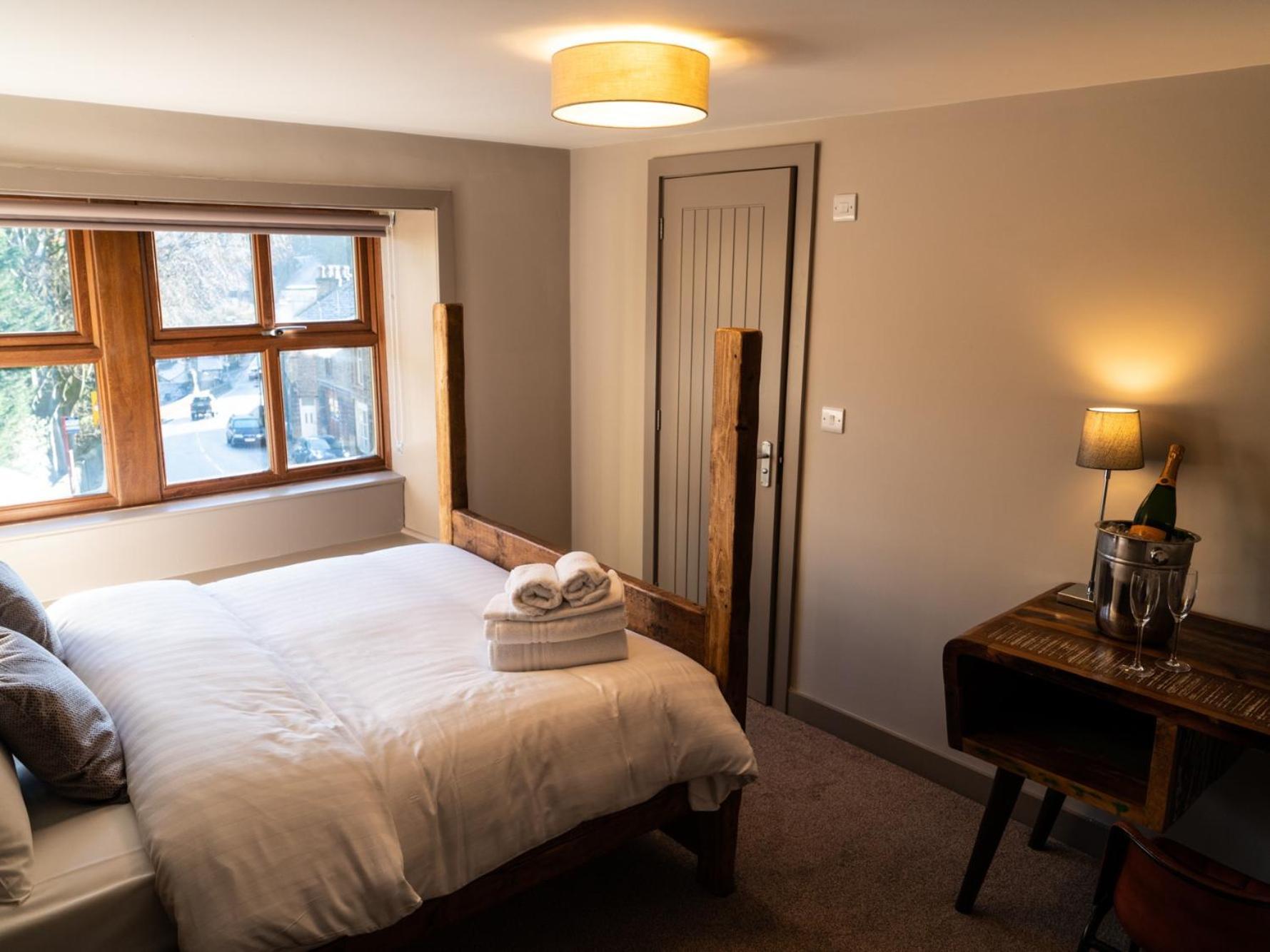 The Milestone Hotel Sowerby Bridge Szoba fotó